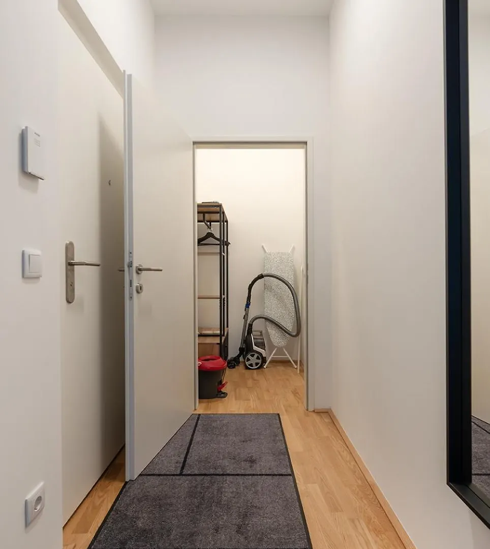 Modern And New Apartment Near Schoenbrunn Viena Austria