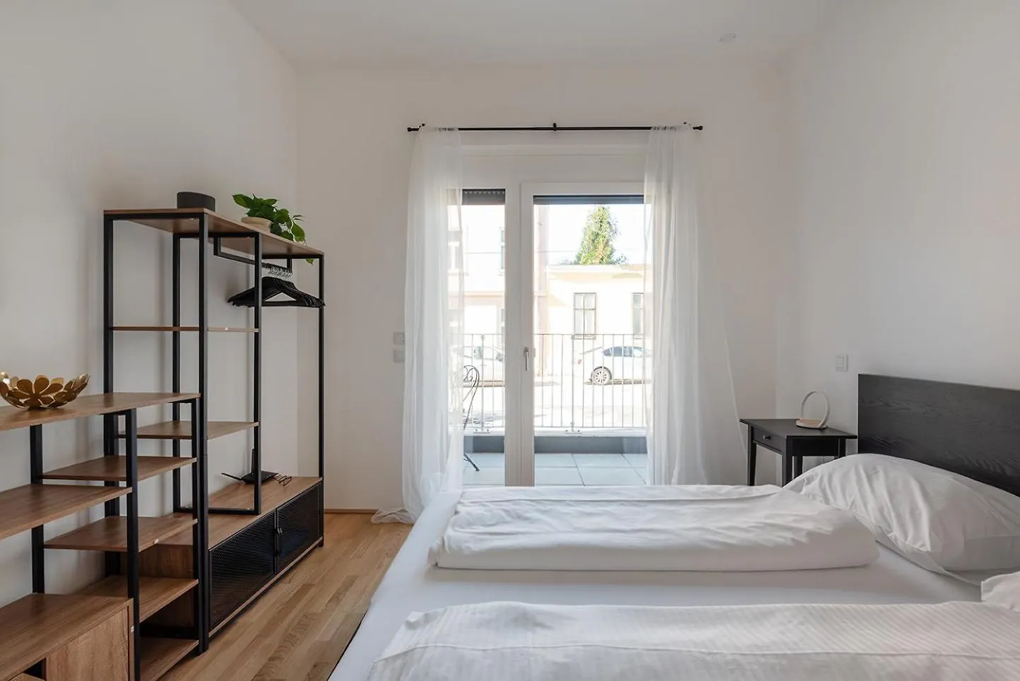 Modern And New Apartment Near Schoenbrunn Bécs